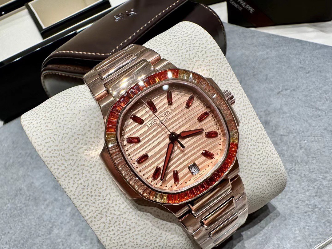 PATEK PHILIPPE NAUTILUS 7118