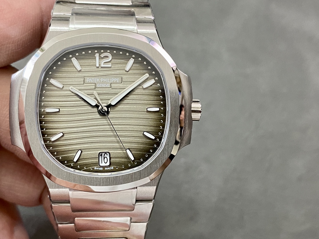 PATEK PHILIPPE NAUTILUS 7118